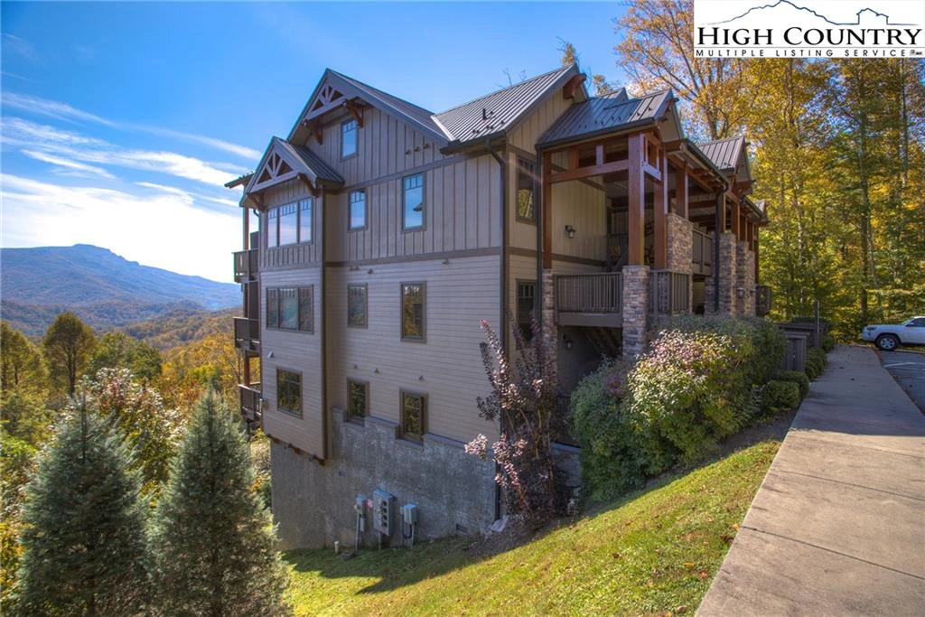 Image number 1 for the current listing