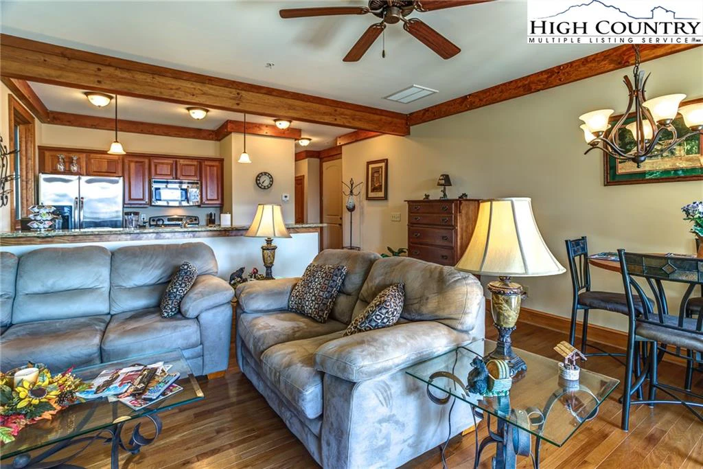 Image number 17 for the current listing