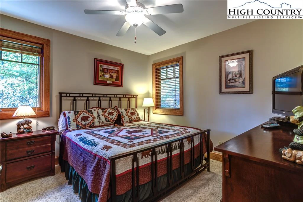 Image number 13 for the current listing