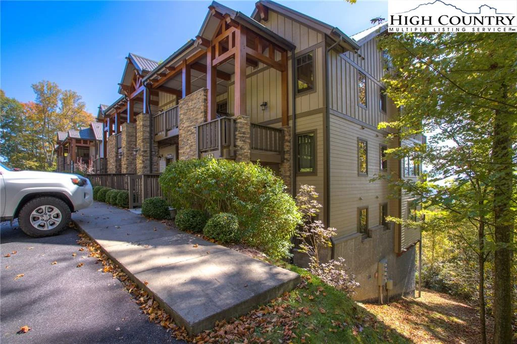 Image number 8 for the current listing
