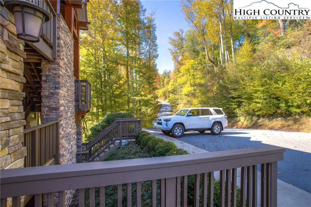 Image number 4 for the current listing