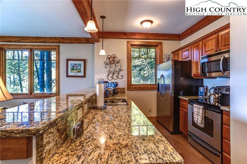 Image number 19 for the current listing