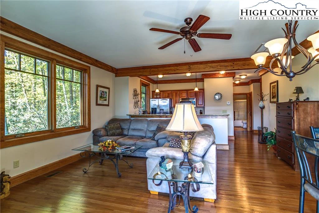 Image number 18 for the current listing