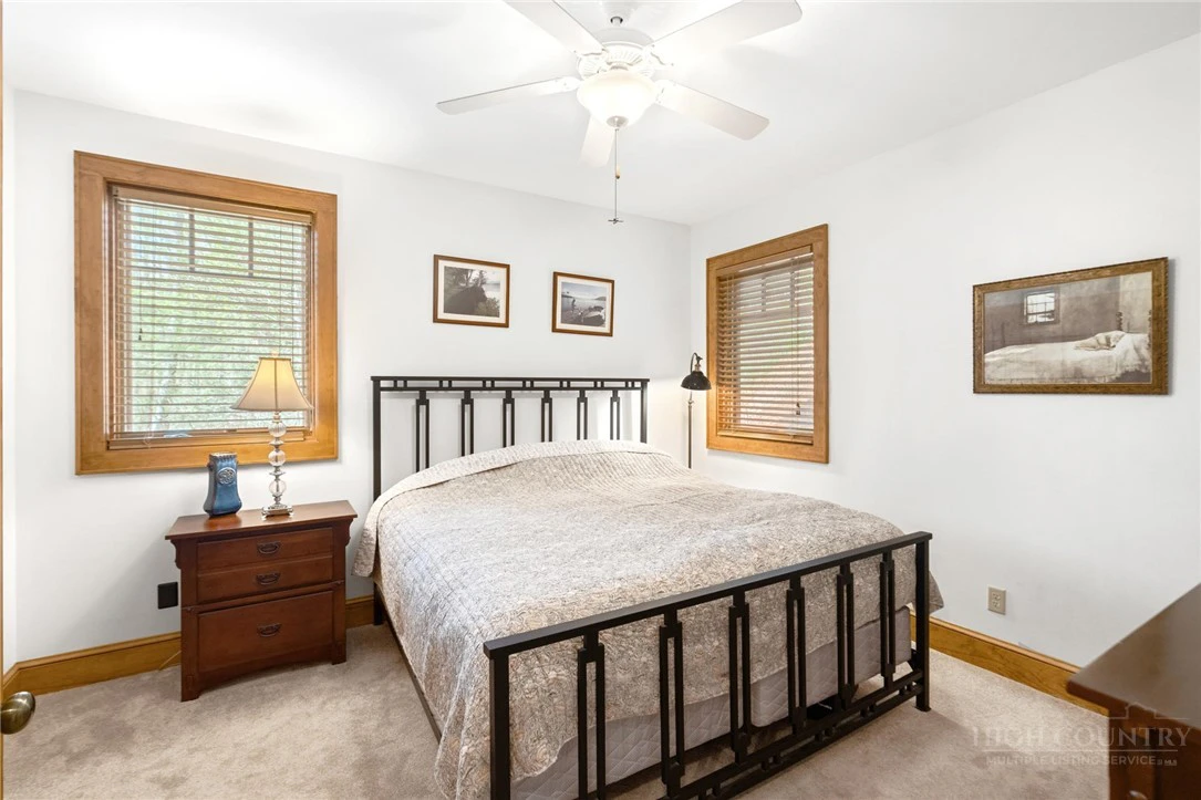 Image number 3 for the current listing