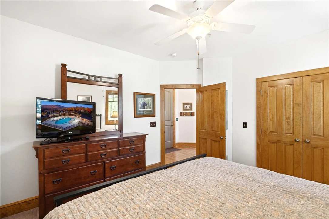 Image number 6 for the current listing