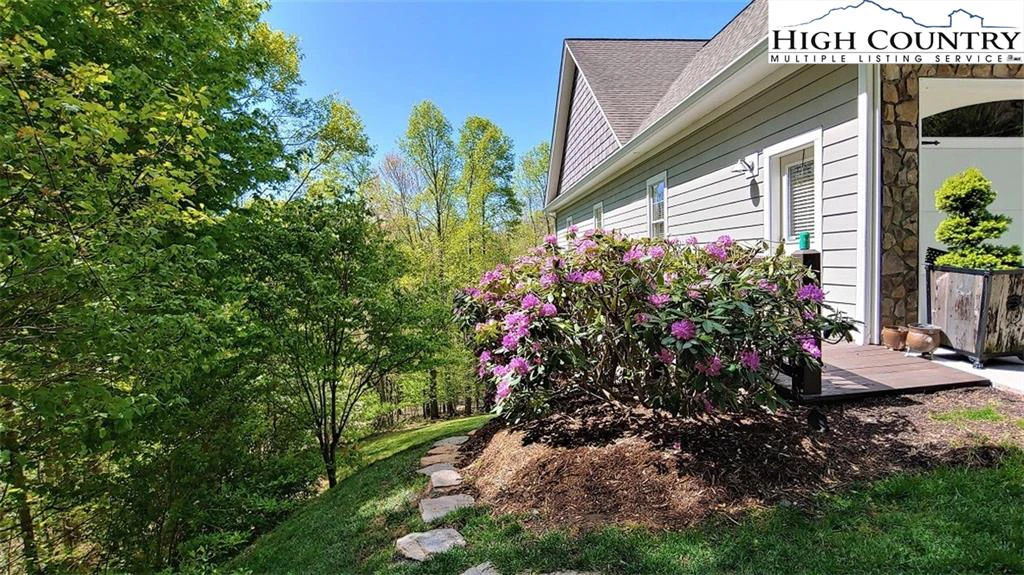 Image number 11 for the current listing