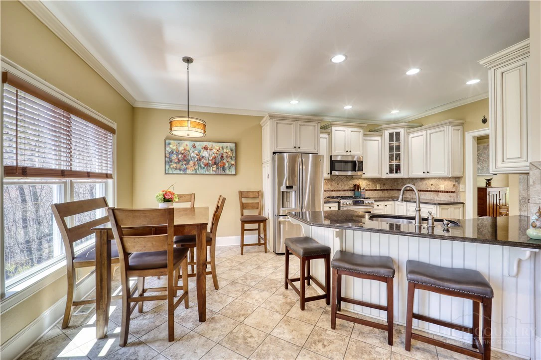 Image number 21 for the current listing