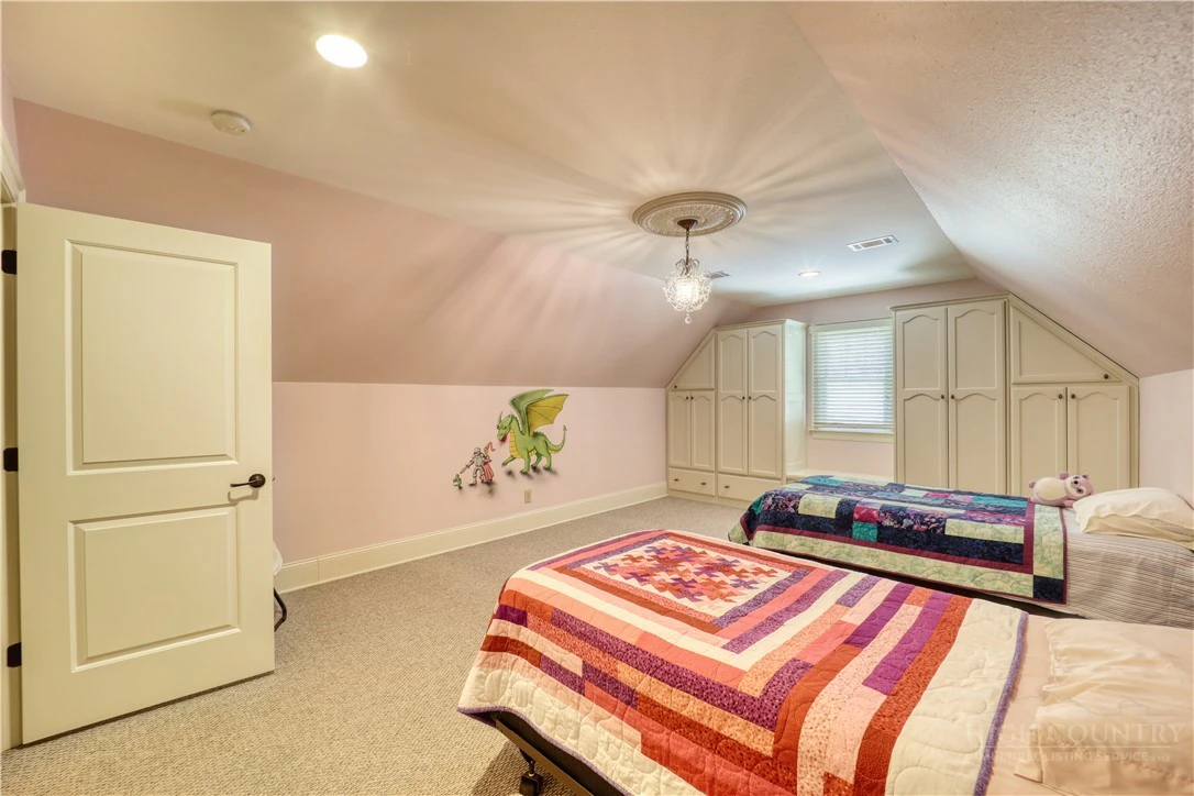 Image number 3 for the current listing