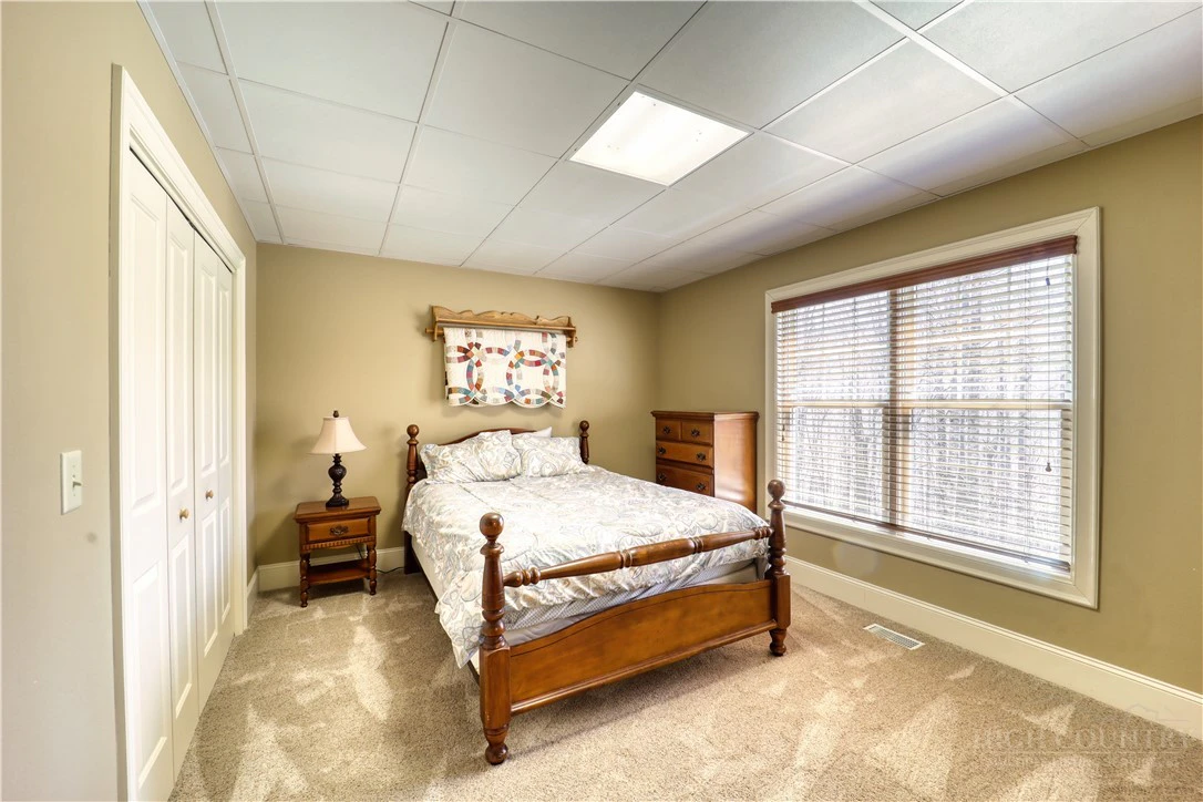 Image number 7 for the current listing