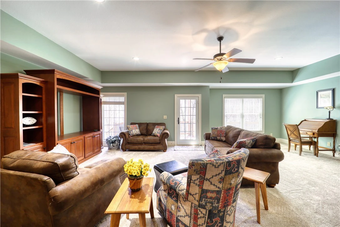 Image number 8 for the current listing