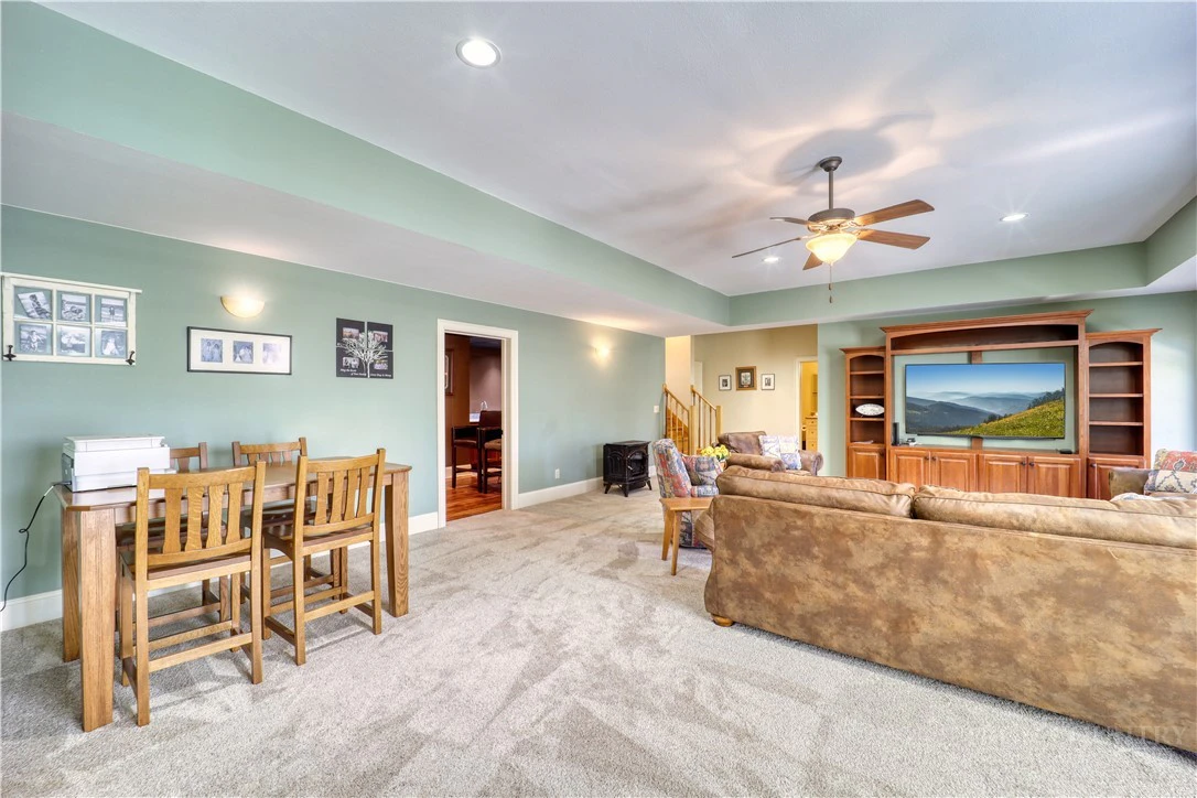 Image number 10 for the current listing
