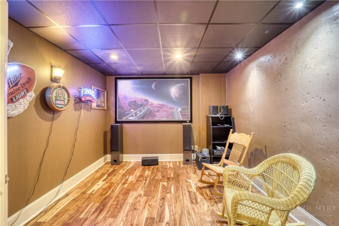 Image number 12 for the current listing