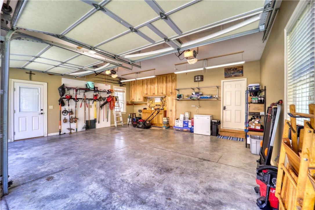 Image number 17 for the current listing