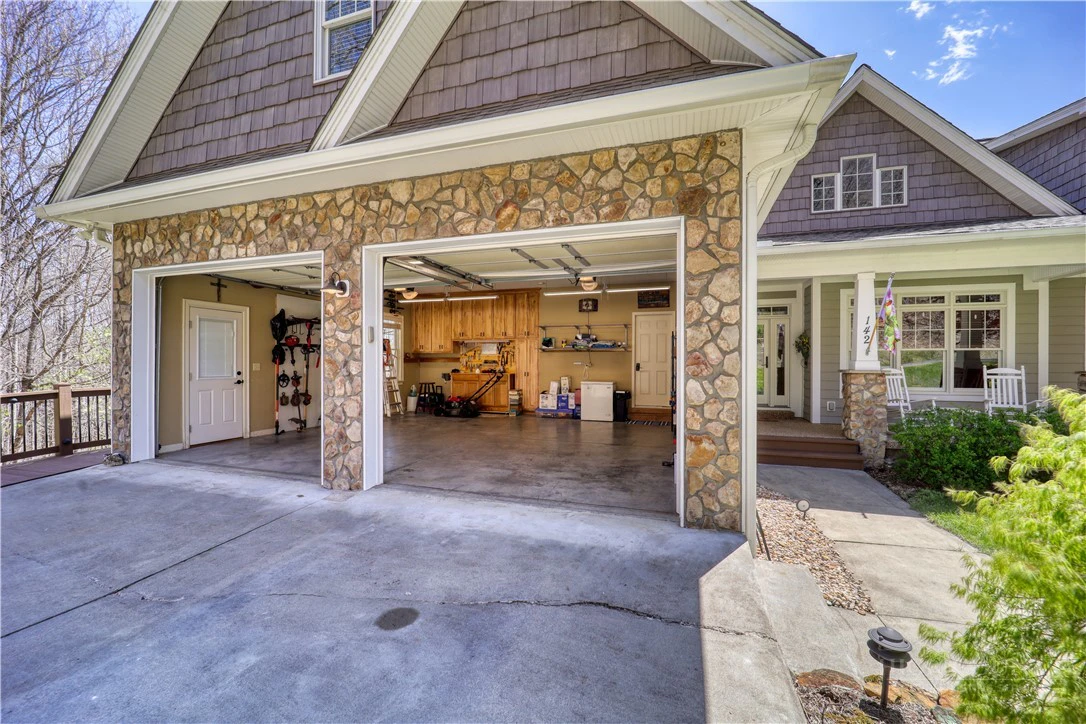 Image number 18 for the current listing