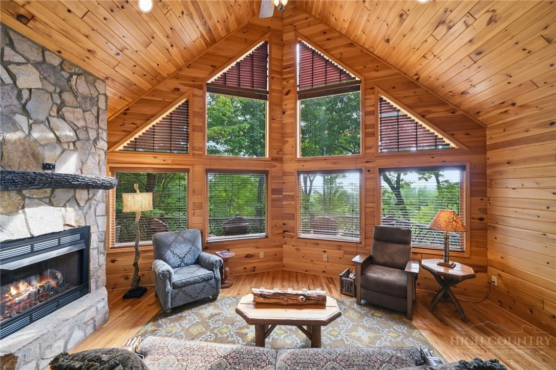 Image number 5 for the current listing