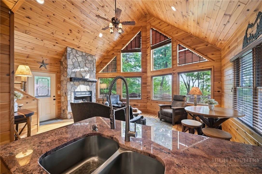 Image number 12 for the current listing