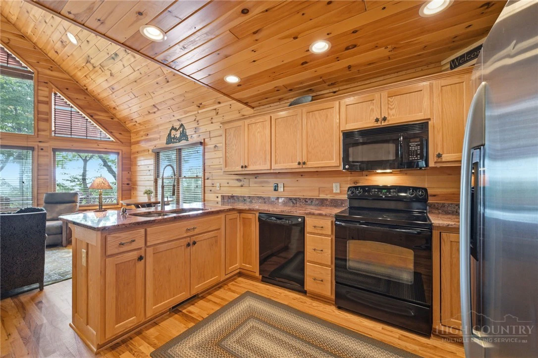 Image number 14 for the current listing