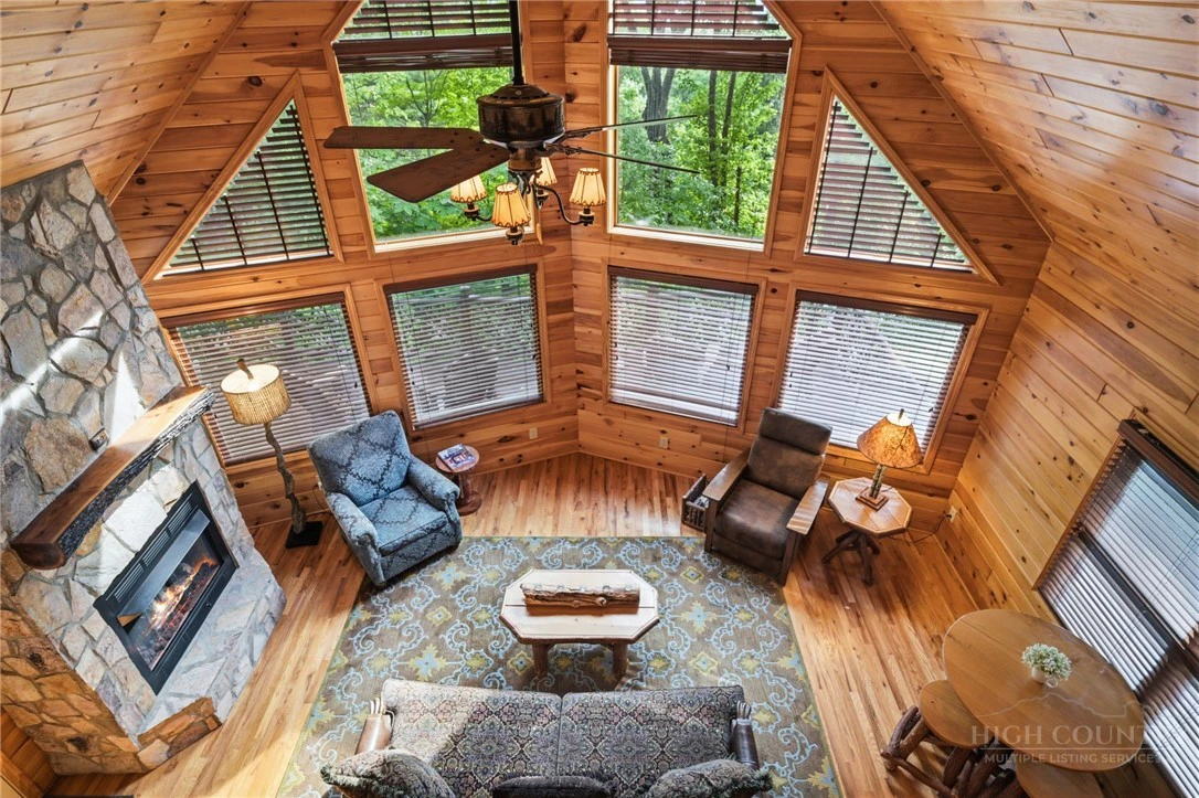Image number 11 for the current listing