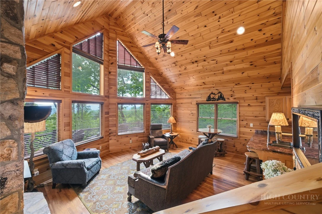 Image number 4 for the current listing
