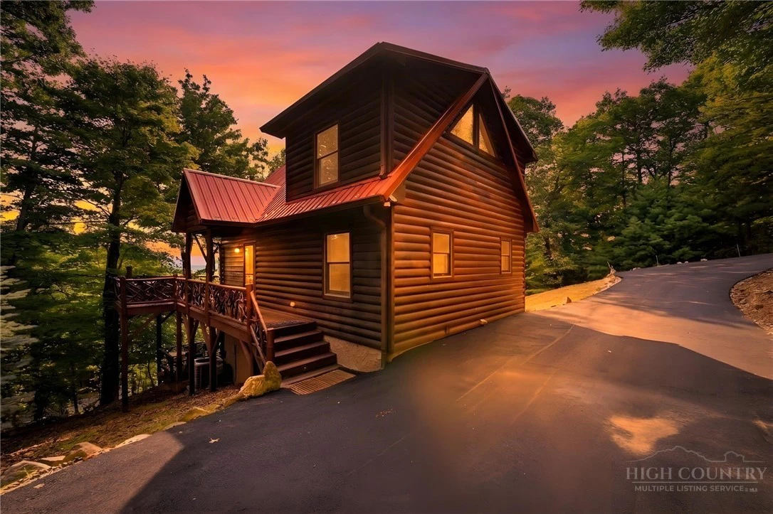Image number 1 for the current listing