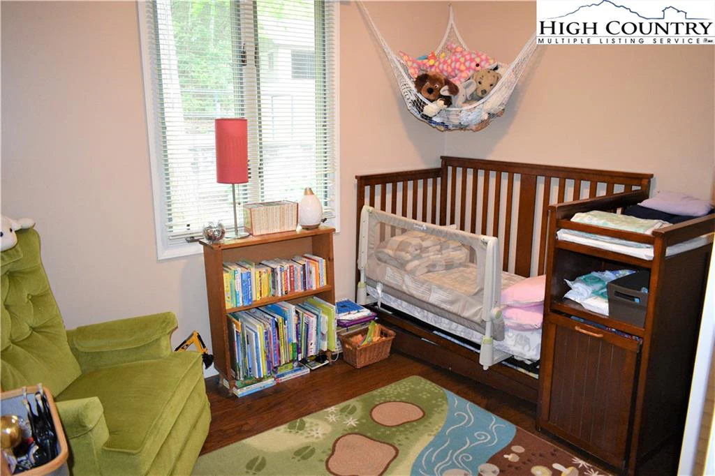 Image number 43 for the current listing