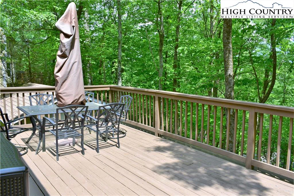 Image number 13 for the current listing