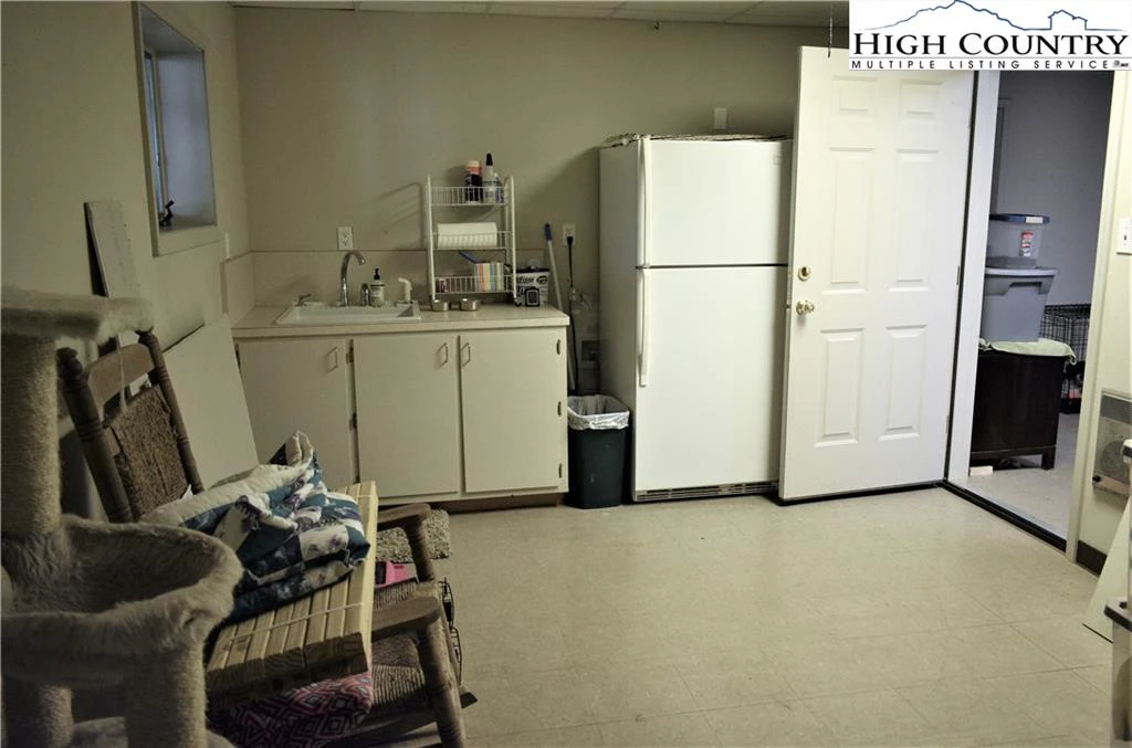 Image number 6 for the current listing