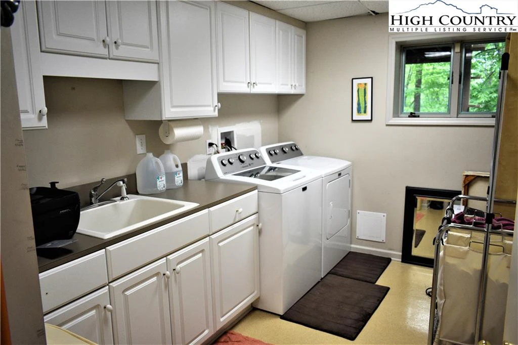 Image number 7 for the current listing