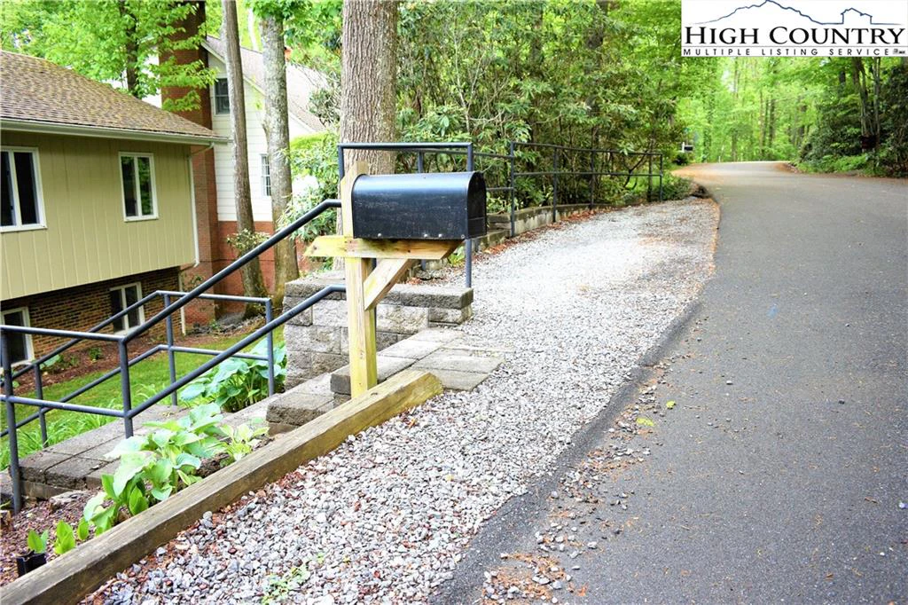 Image number 21 for the current listing