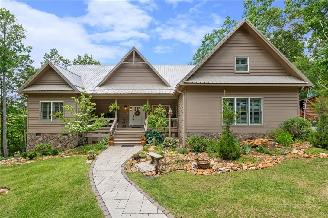 Image number 1 for the current listing