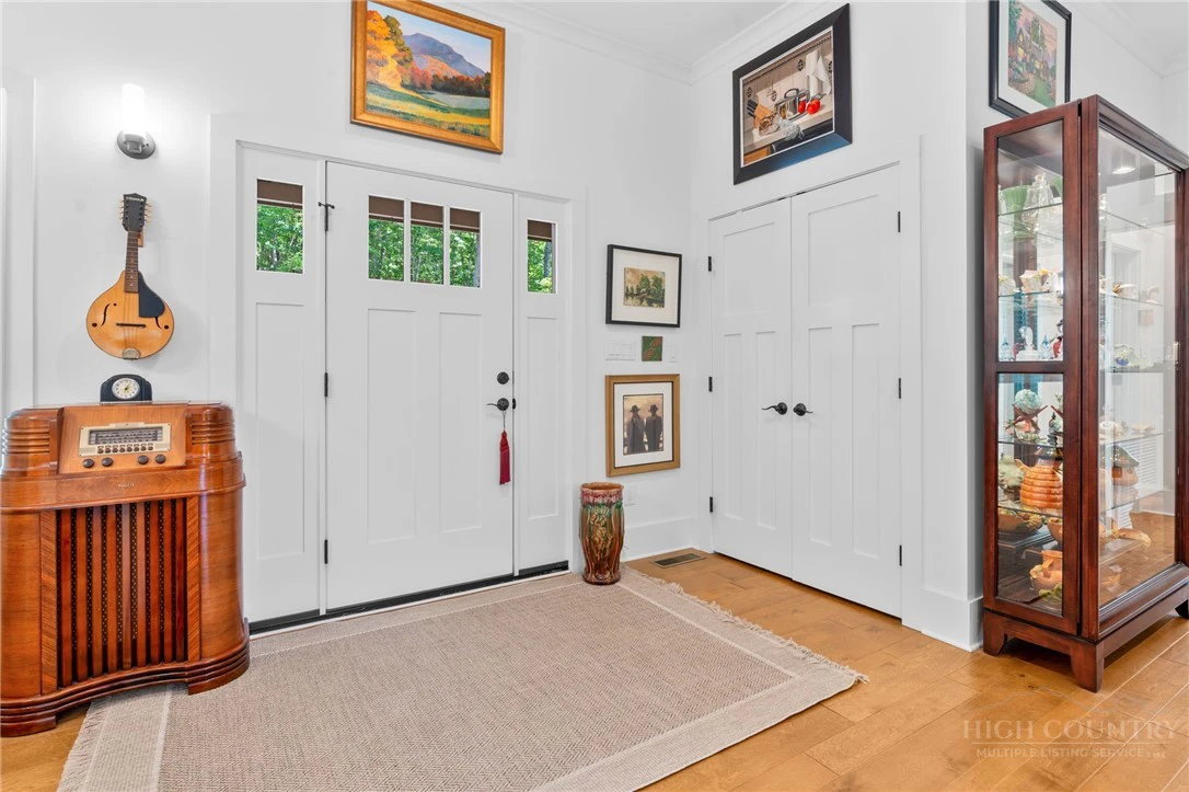 Image number 4 for the current listing
