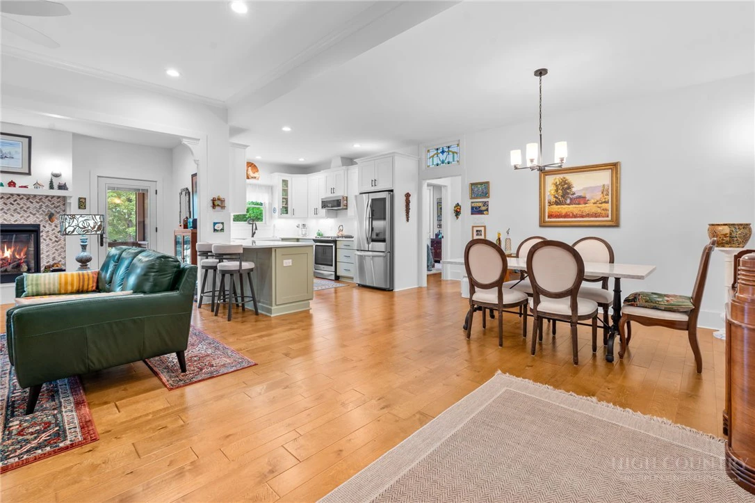 Image number 7 for the current listing