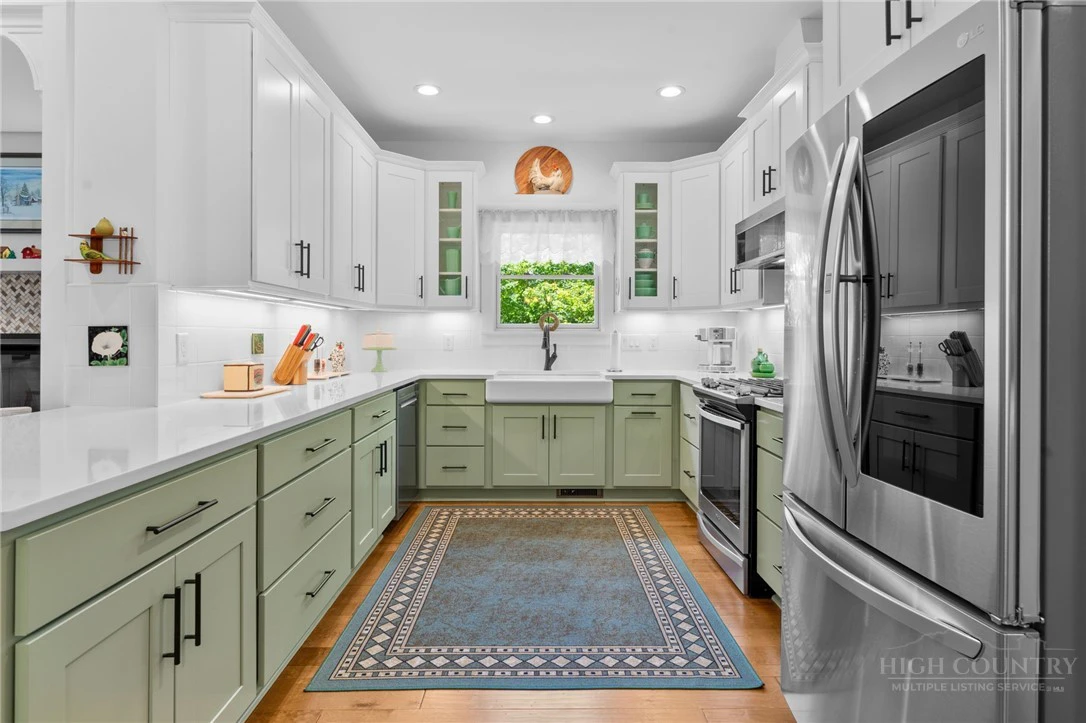 Image number 11 for the current listing