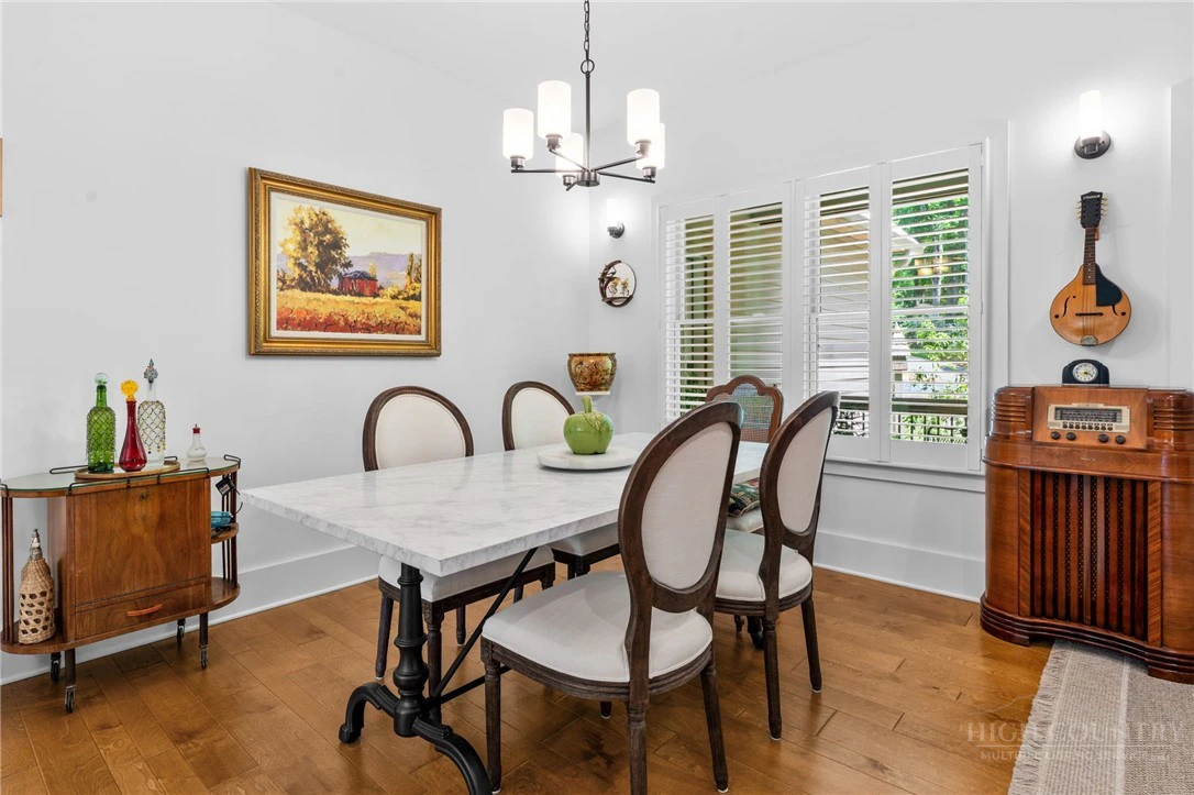 Image number 15 for the current listing