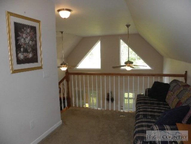 Image number 19 for the current listing