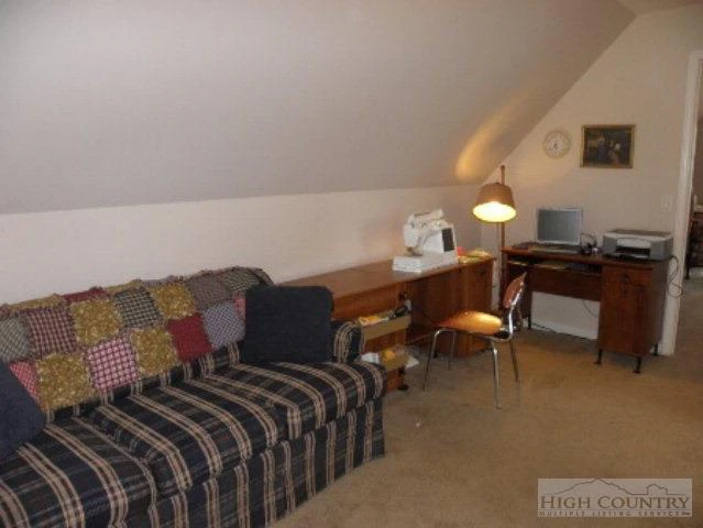 Image number 18 for the current listing