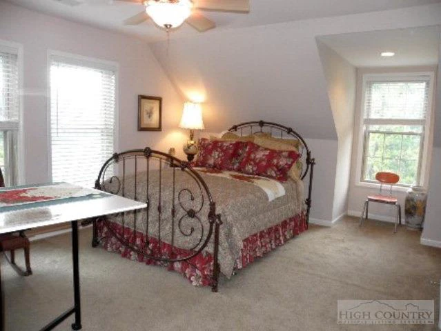 Image number 17 for the current listing