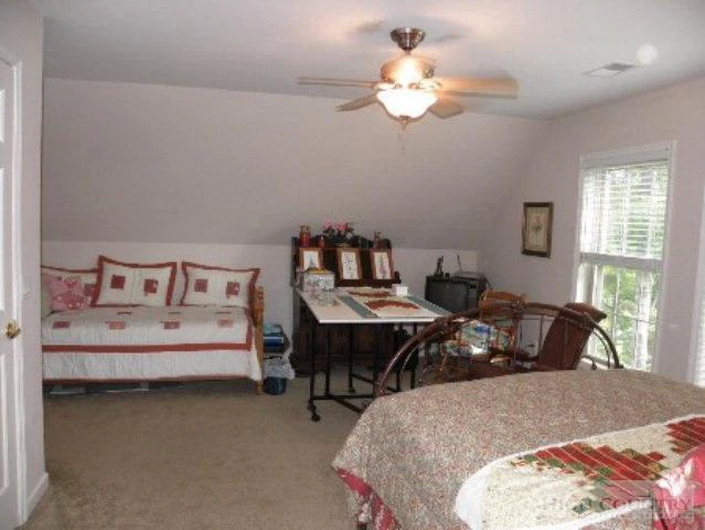 Image number 2 for the current listing