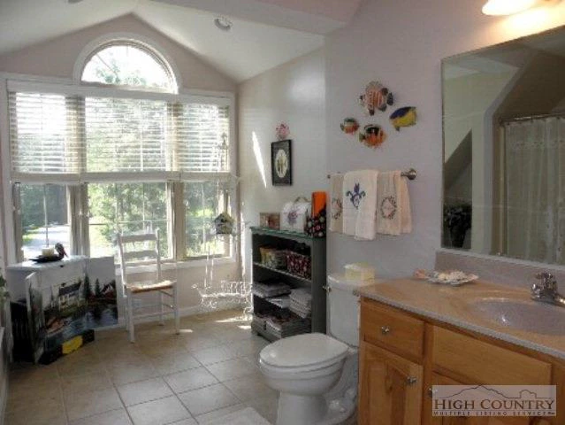Image number 15 for the current listing