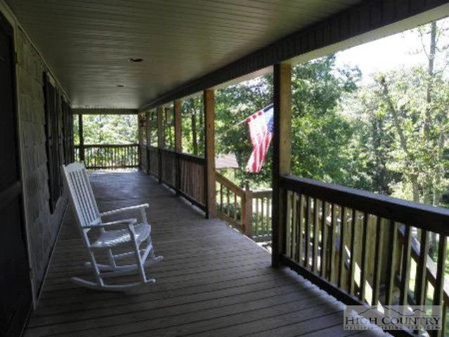 Image number 8 for the current listing