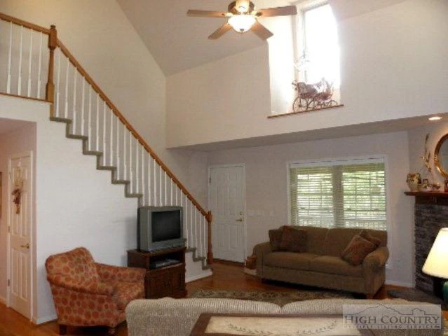 Image number 7 for the current listing