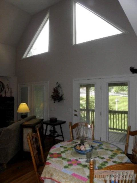 Image number 5 for the current listing