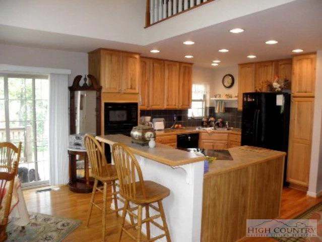 Image number 4 for the current listing