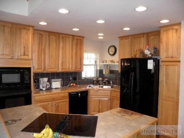 Image number 3 for the current listing