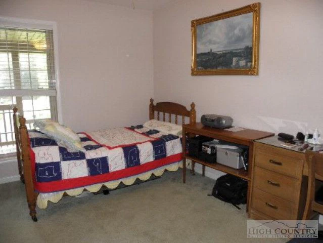 Image number 21 for the current listing