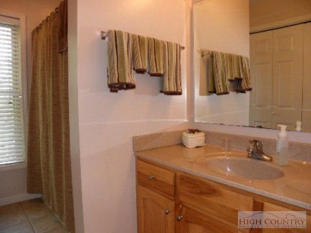 Image number 20 for the current listing