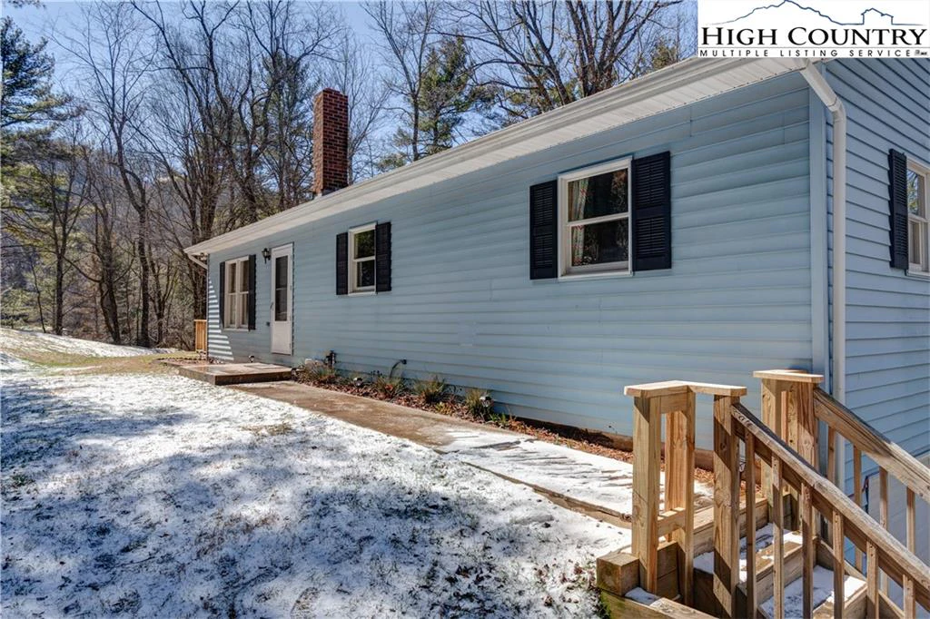 Image number 1 for the current listing