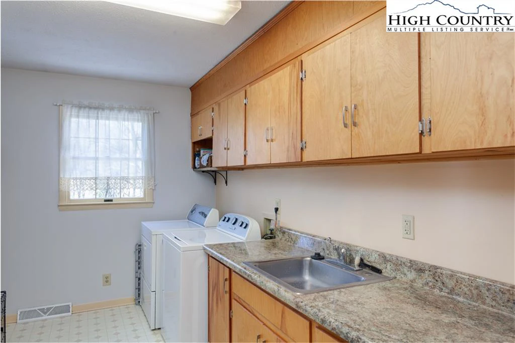 Image number 18 for the current listing