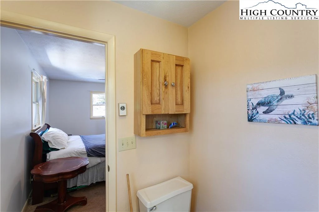 Image number 15 for the current listing
