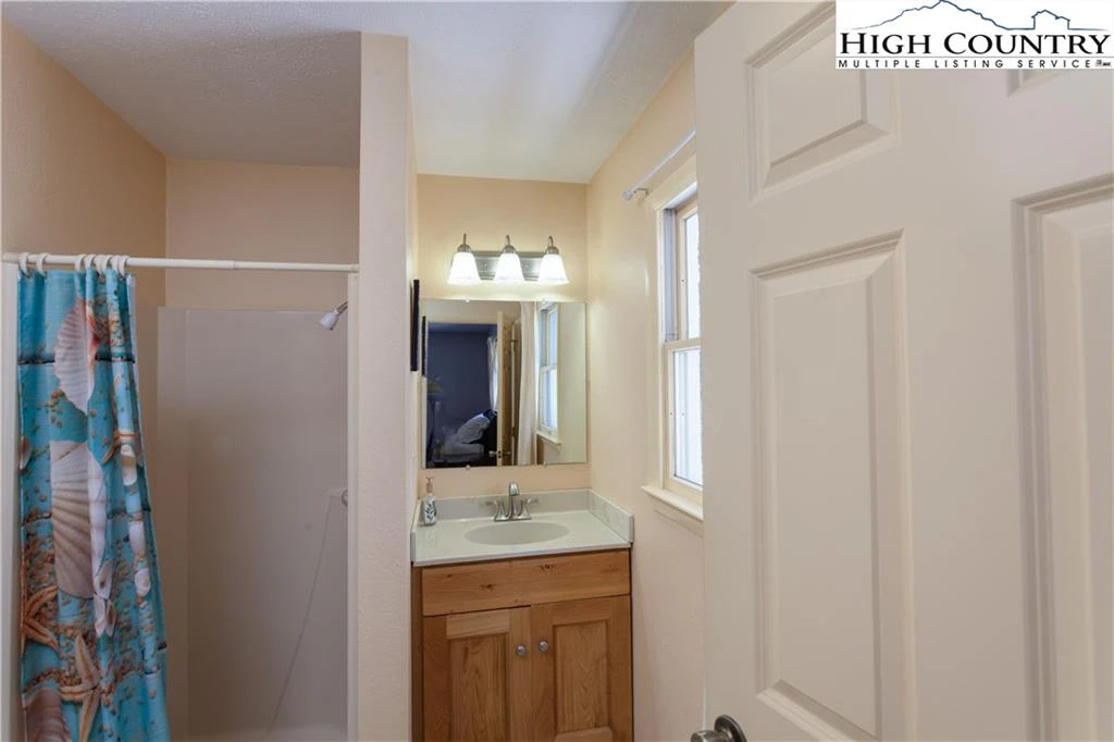 Image number 14 for the current listing